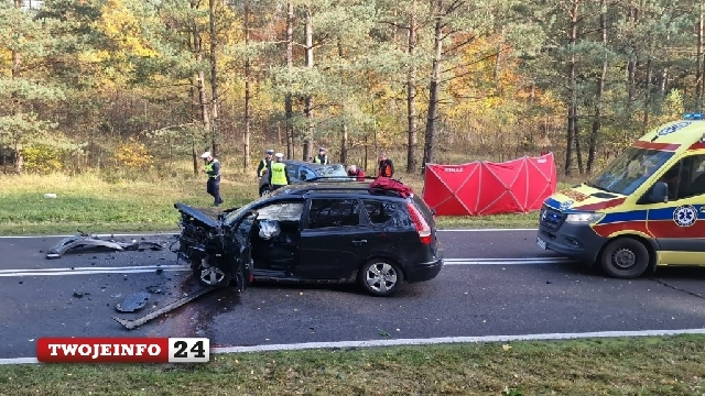 Tragiczny wypadek miedzy Koszalinem a Bobolicami. Nie żyją dwie osoby [WIDEO+ZDJĘCIA]