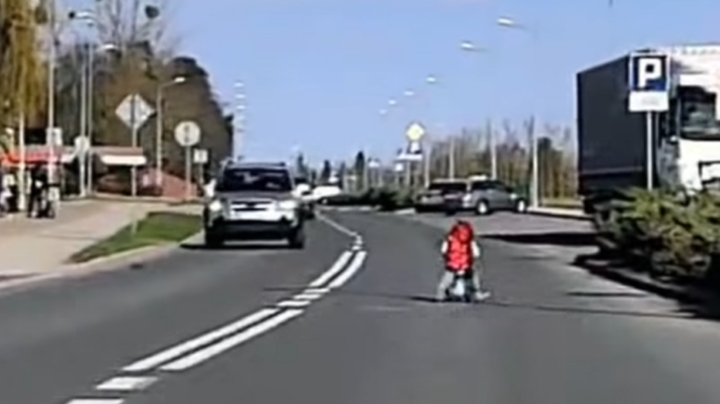 Stargard. Dziecko na rowerku jechało środkiem ulicy. Sprawę bada policja