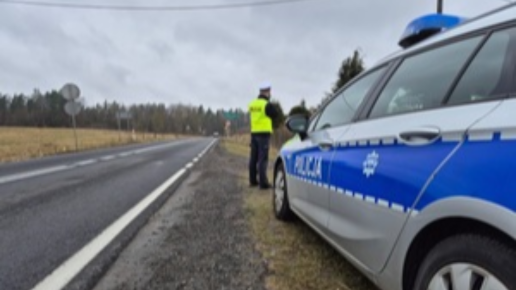 Dwa zakazy, jedna decyzja. 44-letni kierujący zatrzymany przez policjantów łobeskiej drogówki