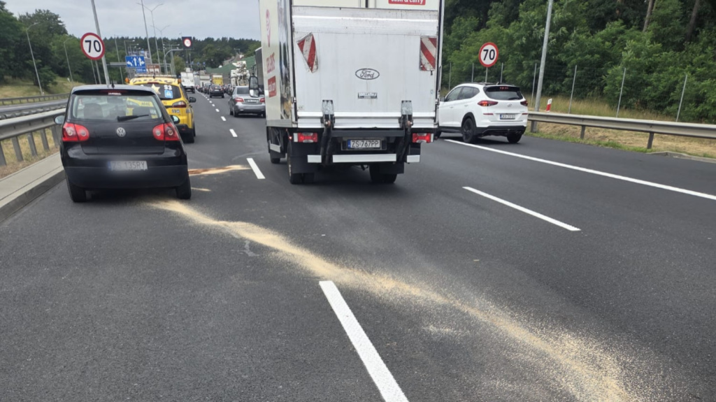 Kolizja na wjeździe do Szczecina – tworzy się korek