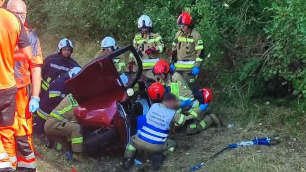 Dwie osoby trafiły do szpitala po zderzeniu w okolicach Dobrej