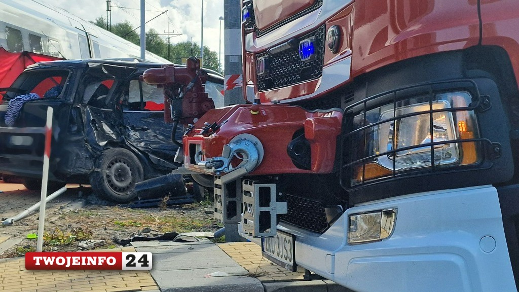 osobowka-wjechala-pod-pendolino-sa-osoby-poszkodowane-w-tym-dzieci Osobówka wjechała pod Pendolino. Są osoby poszkodowane, w tym dzieci