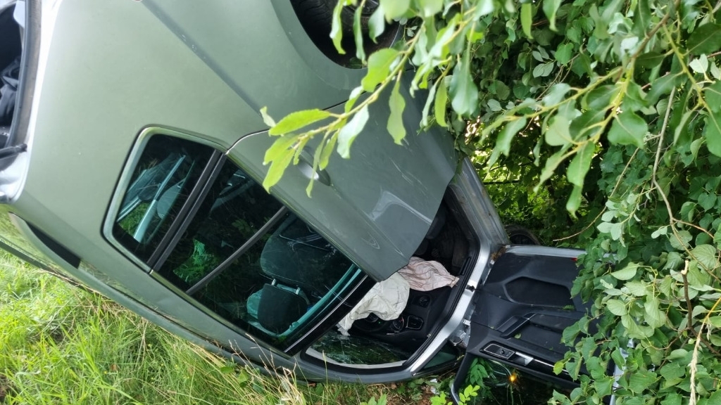 Radowo Małe. Dachowało auto