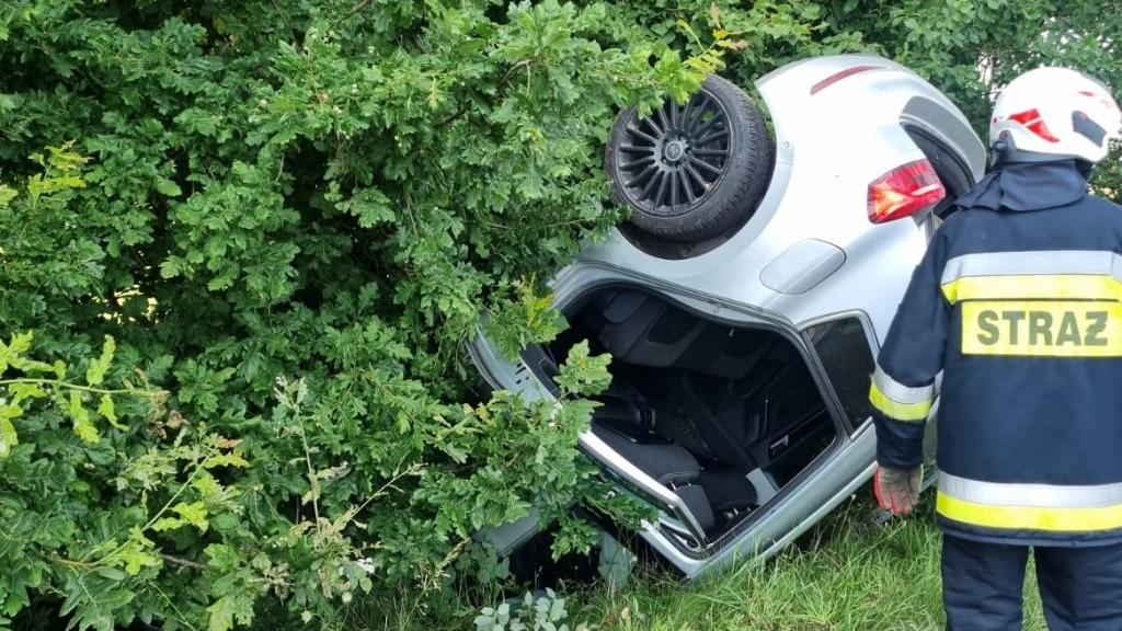 Radowo Małe. Dachowało auto