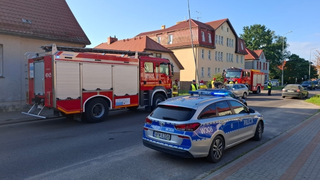 volkswagen-uderzyl-w-latarnie-w-bialogardzie Volkswagen uderzył w latarnię w Białogardzie