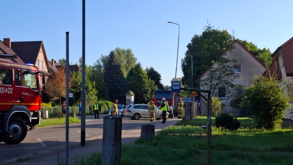 volkswagen-uderzyl-w-latarnie-w-bialogardzie Volkswagen uderzył w latarnię w Białogardzie