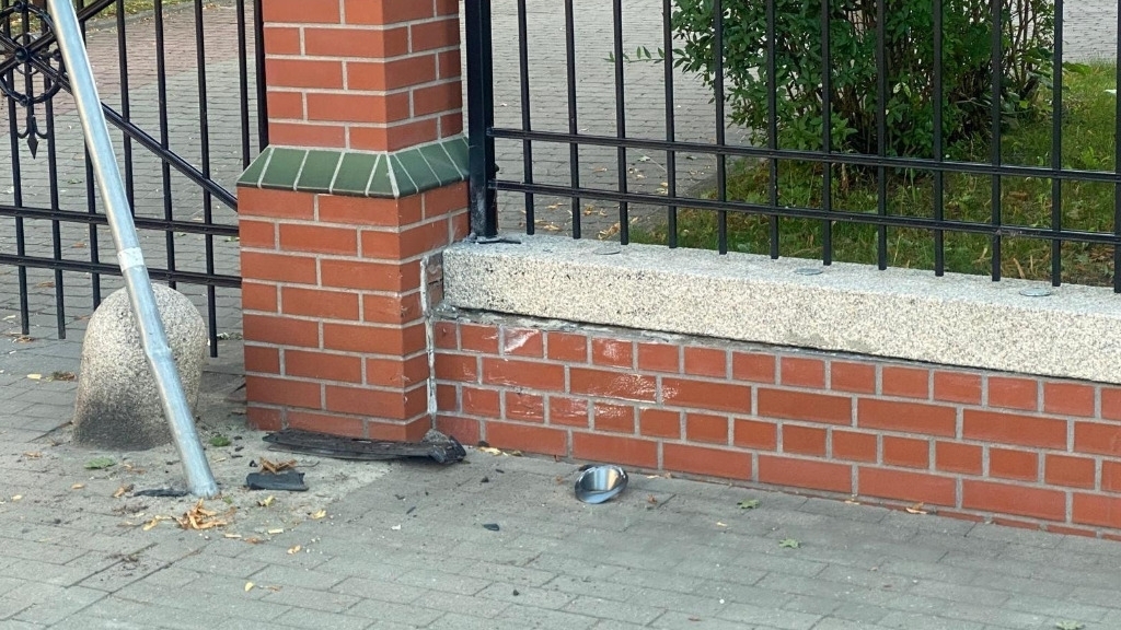 uderzyla-w-ogrodzenie-sadu-pod-wplywem-alkoholu-–-ukrainka-stracila-prawo-jazdy Uderzyła w ogrodzenie Sądu pod wpływem alkoholu – Ukrainka straciła prawo jazdy