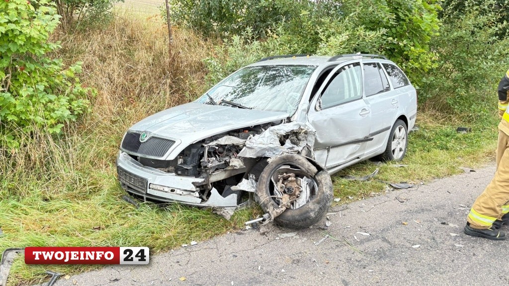 Pięć osób rannych w zderzeniu samochodów na drodze powiatowej między Szeligowem a Redłem