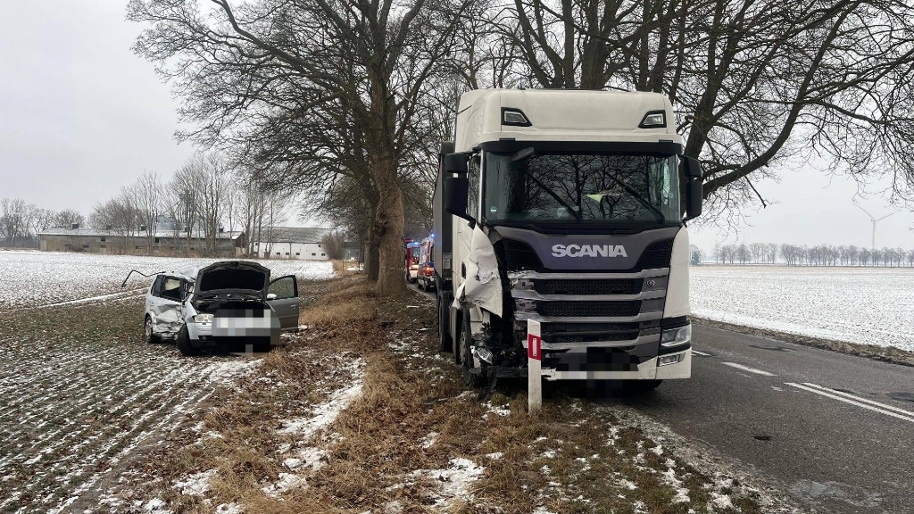 Wypadek na DW151 między Świdwinem a Łobzem. Kobieta trafiła do szpitala