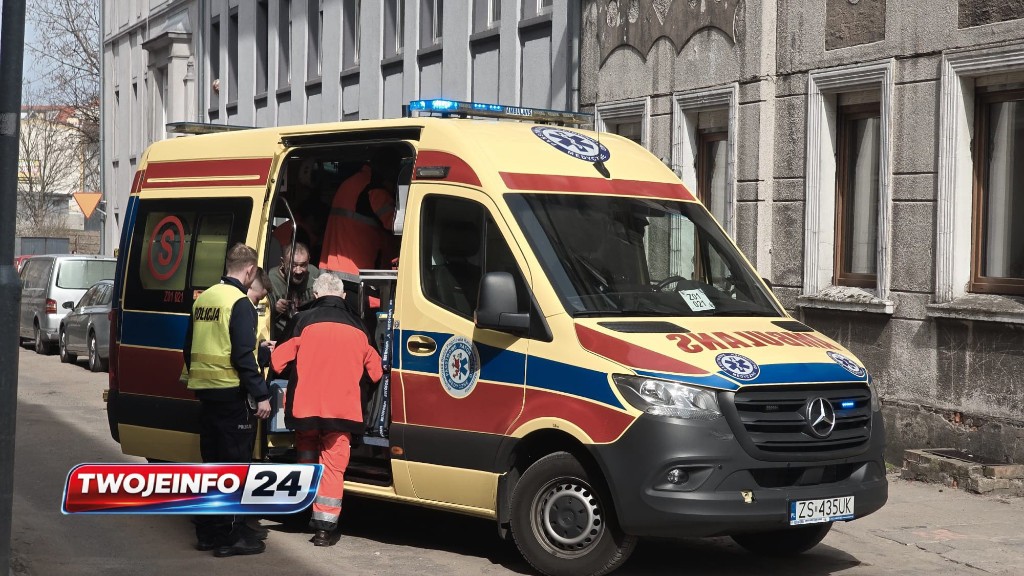 Pożar mieszkania w Koszalinie. Policjanci ewakuowali dwie osoby