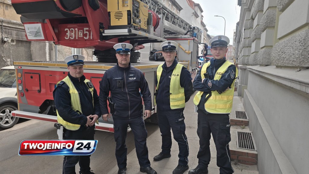 Pożar mieszkania w Koszalinie. Policjanci ewakuowali dwie osoby