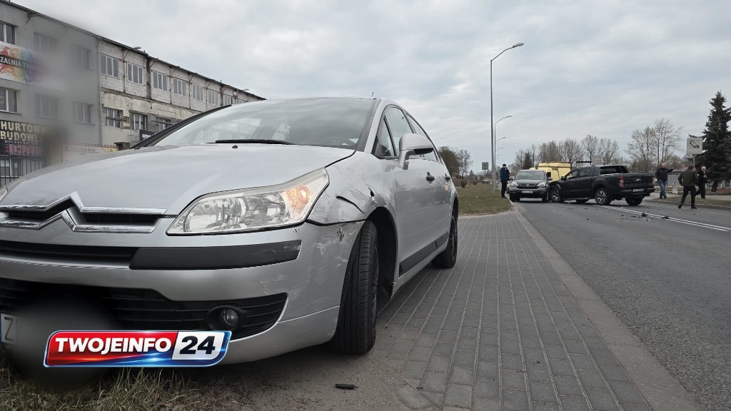 Kolizja na Słowiańskiej w Koszalinie. Zderzyły się cztery pojazdy