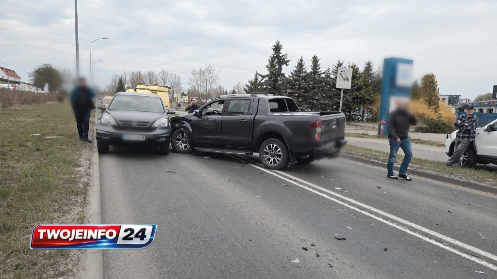 Kolizja na Słowiańskiej w Koszalinie. Zderzyły się cztery pojazdy