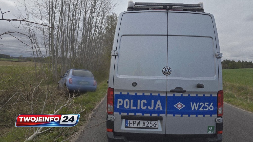 Auto wypadło z drogi. Policja ustala, kto prowadził