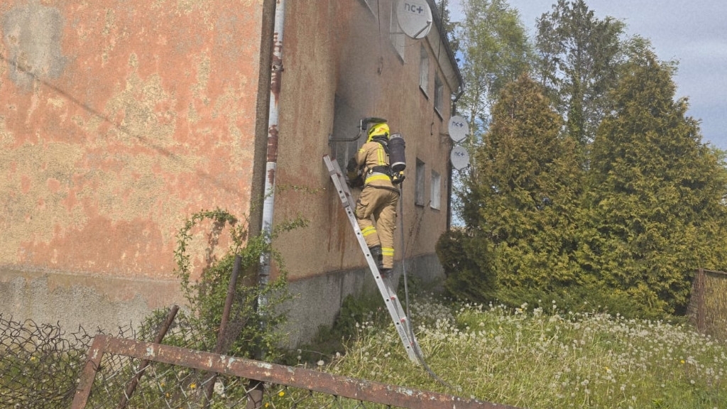 Pożar mieszkania. Dwie osoby poszkodowane