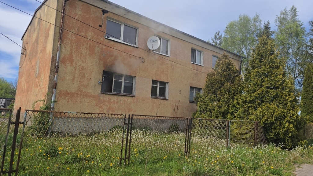 Pożar mieszkania. Dwie osoby poszkodowane