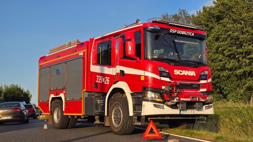Wypadek na DW165 za Tymieniem. Trzy auta zderzyły się, są poszkodowani