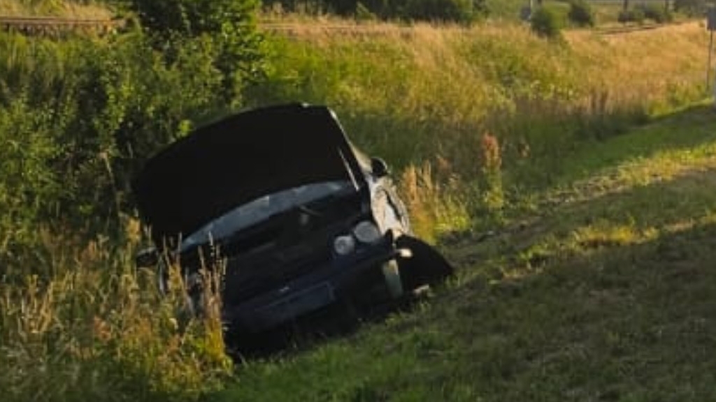 Wypadek na DW165 za Tymieniem. Trzy auta zderzyły się, są poszkodowani