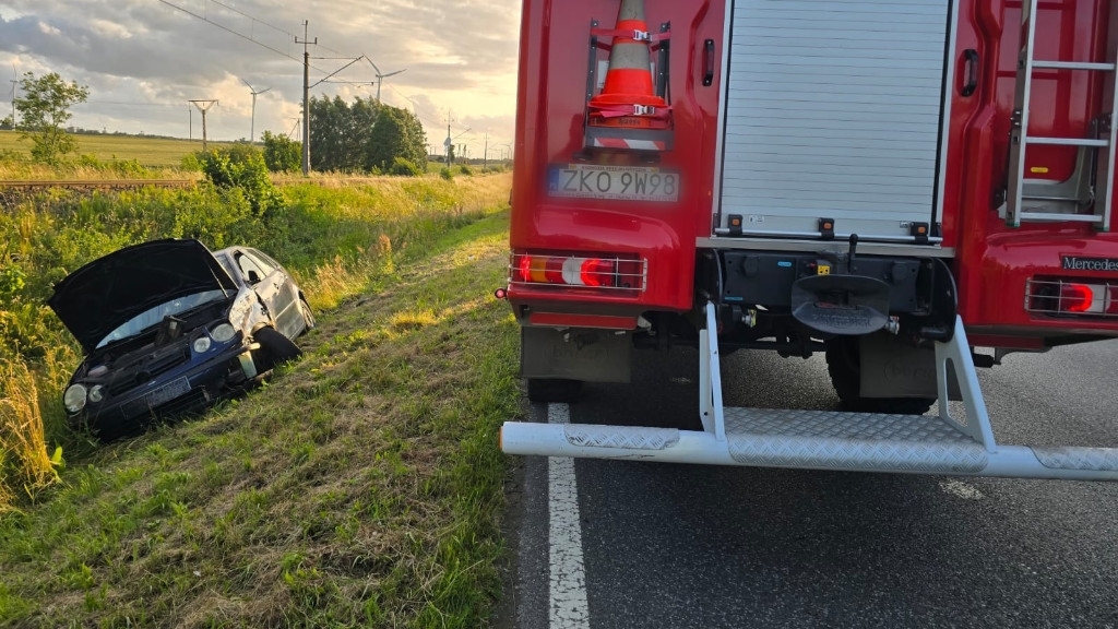 Wypadek na DW165 za Tymieniem. Trzy auta zderzyły się, są poszkodowani