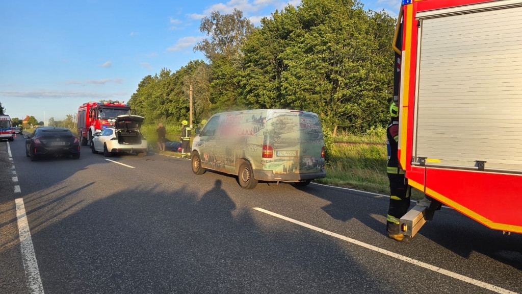 Wypadek na DW165 za Tymieniem. Trzy auta zderzyły się, są poszkodowani