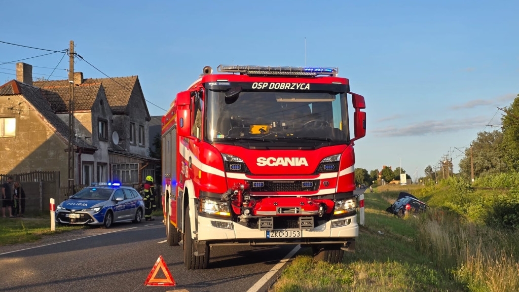 Wypadek na DW165 za Tymieniem. Trzy auta zderzyły się, są poszkodowani