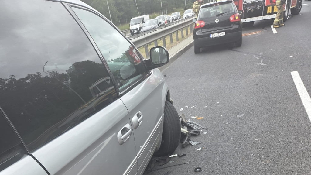 Kolizja na zjeździe z A6/S3 do Szczecina – zablokowane dwa pasy, tworzy się korek