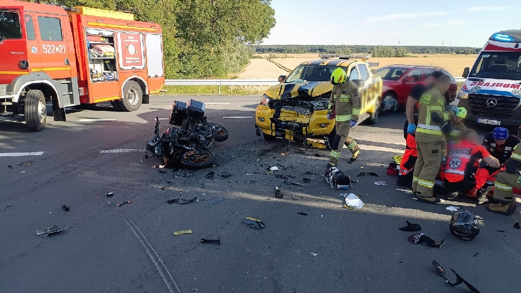 Motocyklista ranny po zderzeniu z pojazdem pomocy drogowej pod Darłowem