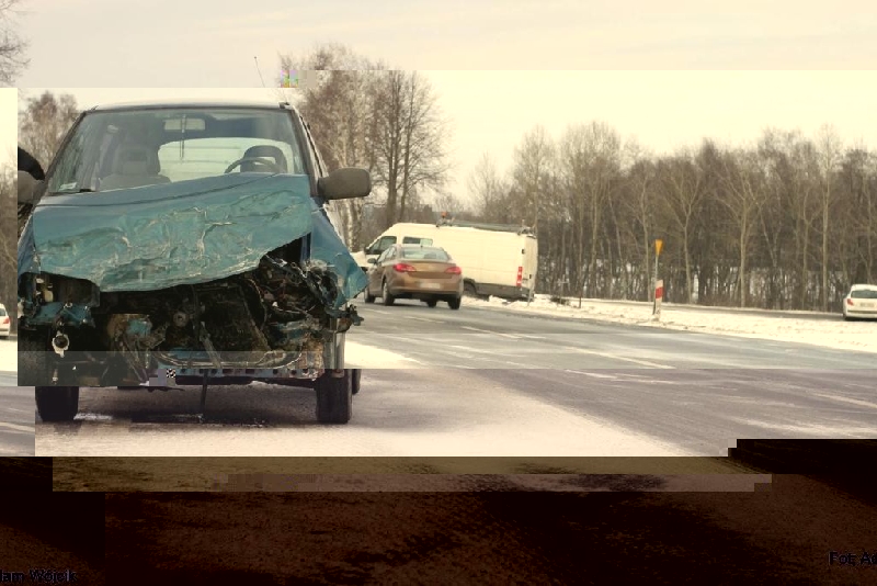 nissan-wpadl-w-poslizg-na-krajowej-szostce Nissan wpadł w poślizg na krajowej szóstce.